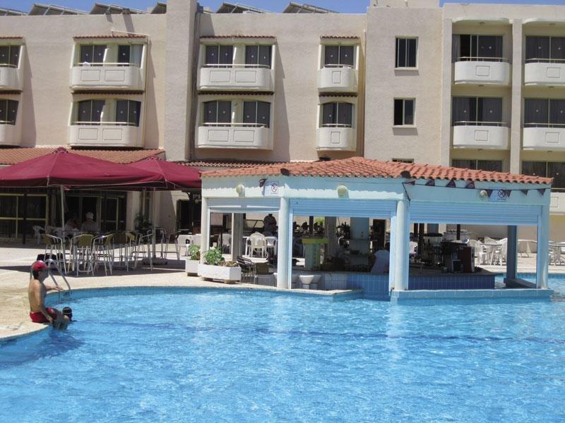 Crown Resorts Henipa Ларнака Экстерьер фото