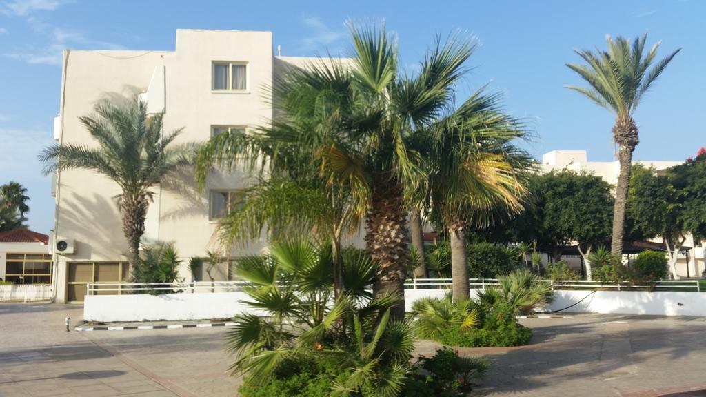 Crown Resorts Henipa Ларнака Экстерьер фото